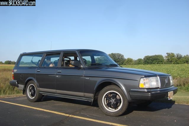 Volvo 200 -- Replacement Wagon