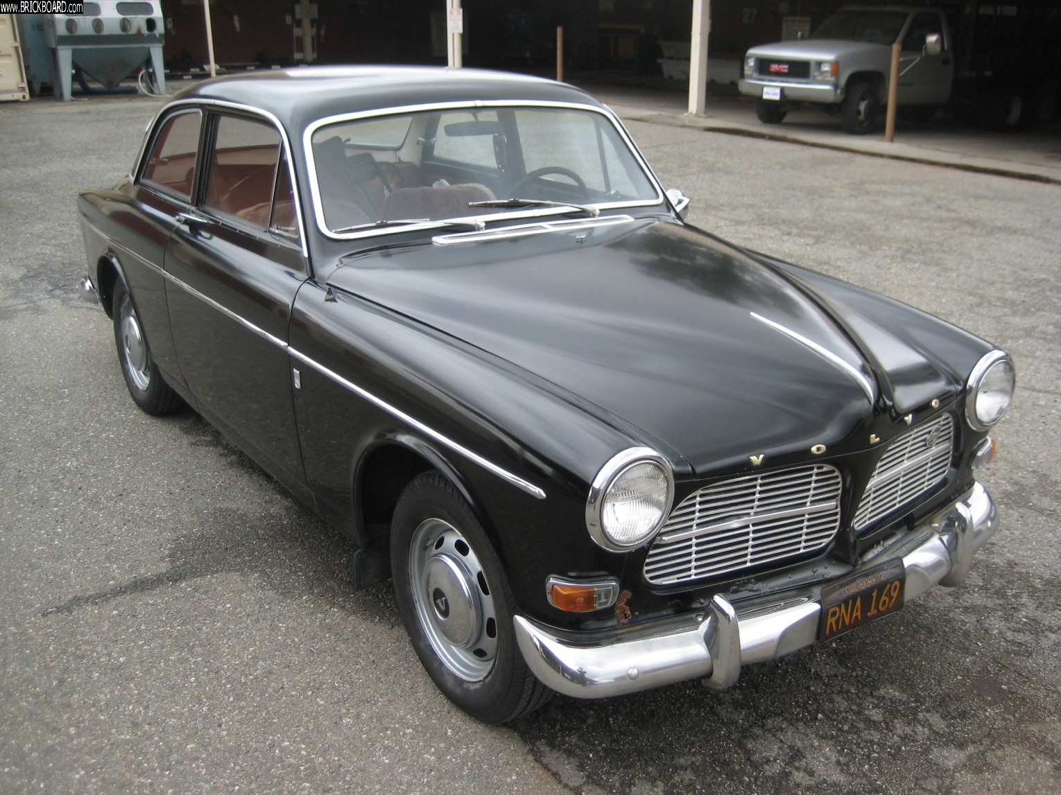 Volvo 120-130 -- 1966 122s black with red interior