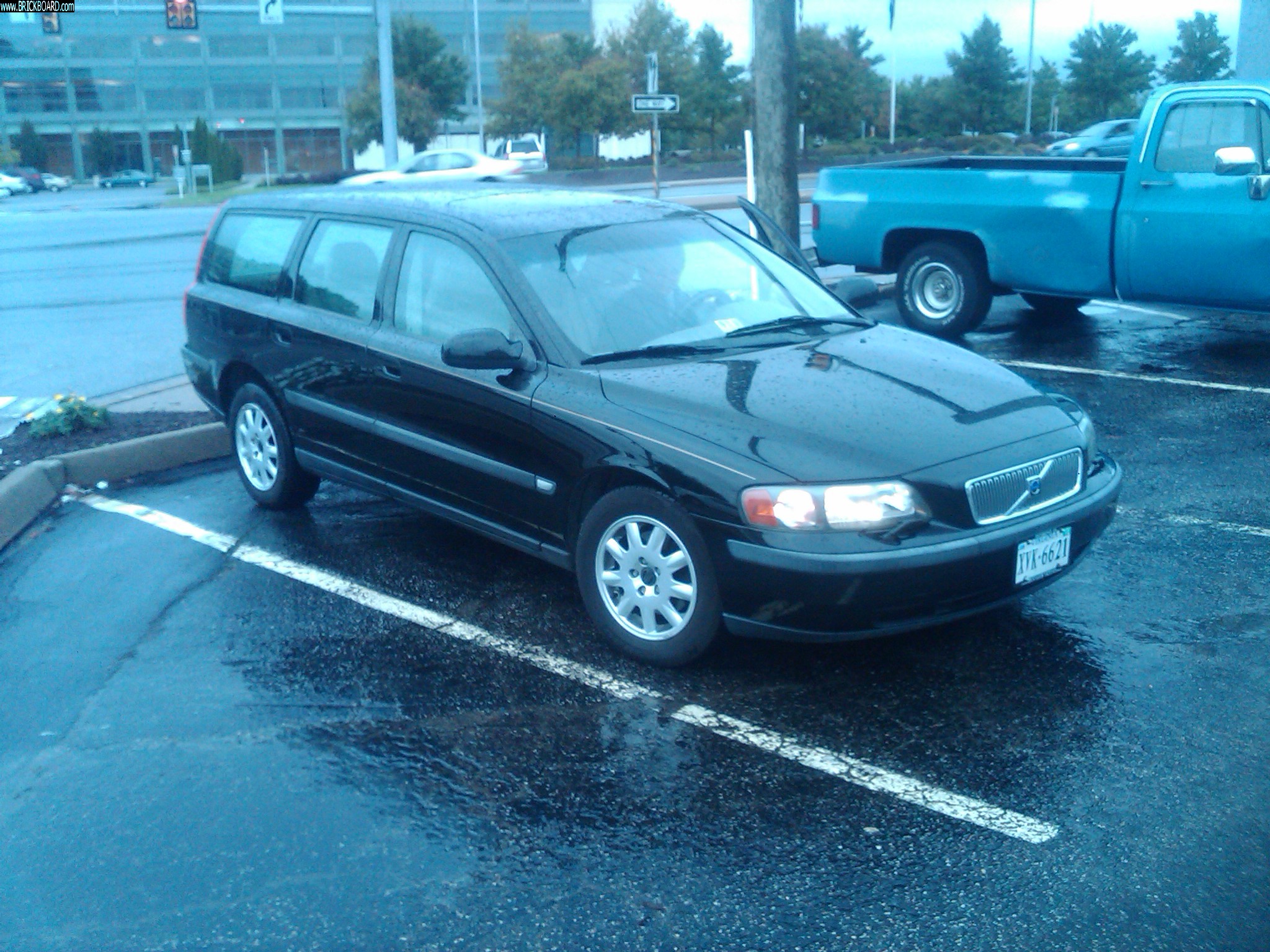 Volvo  -- 2001 Volvo V70