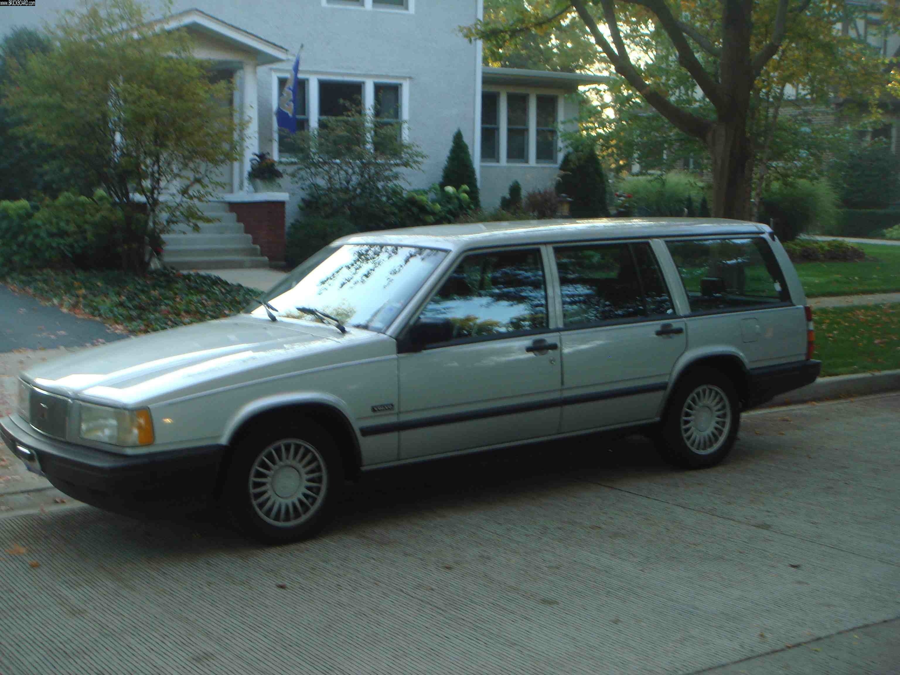 Volvo  -- 1993 Volvo 940 Station Wagon