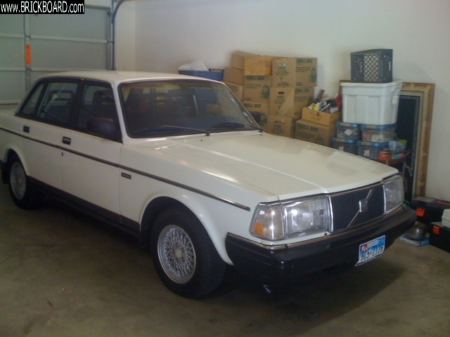Volvo 200 -- White 1991 Volvo 240