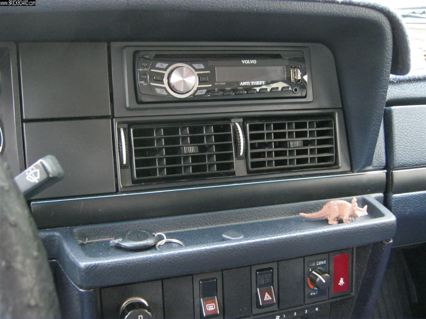 Volvo 200 -- Stereo Install on 1987 240 Sedan
