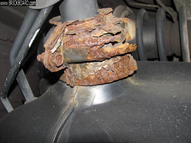 Volvo 850 -- Rusty clamp for gas tank