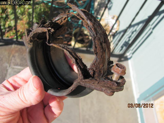 Volvo 850 -- Clamp for gas filler hose