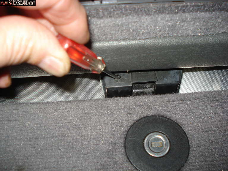 Volvo  -- Solution-Stuck tailgate 960/V90 and others