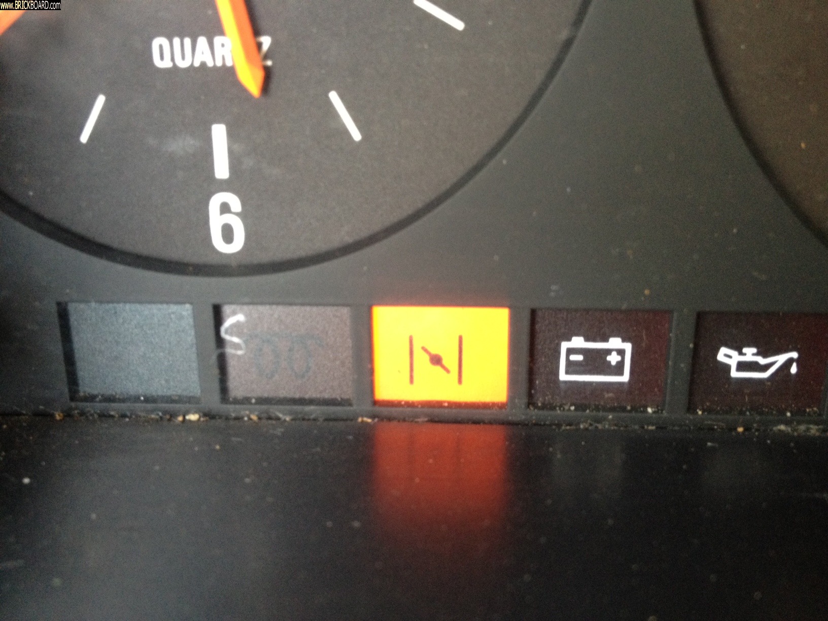 Volvo 200 -- 1989 245 idiot light