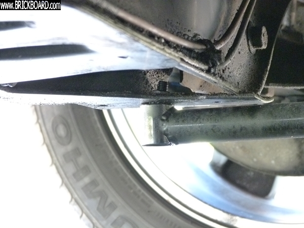 Volvo 200 -- yoshifab lower brace front mounting 240