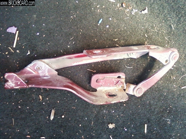 Volvo 200 -- Broken hood hinge