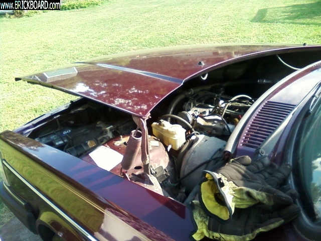 Volvo 200 -- Broken hood hinge