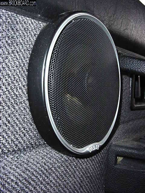 Volvo  -- 1991 Volvo 240 Right Front Speaker