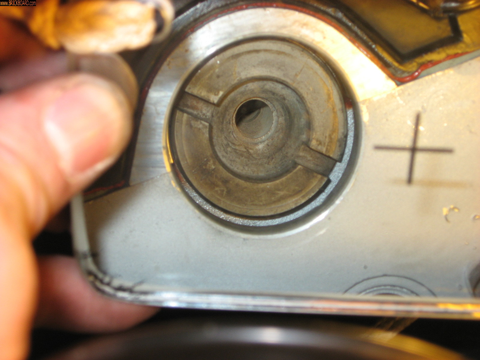 Volvo 900 -- Rear view of the camshaft