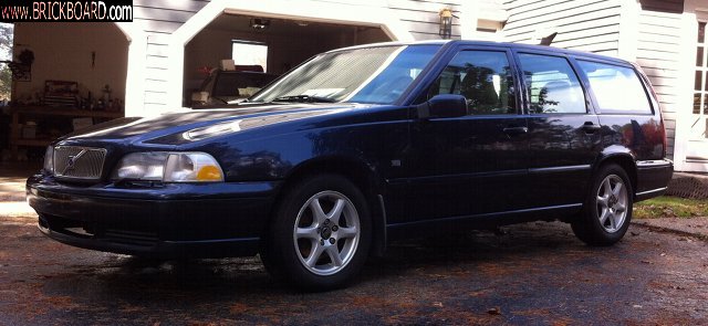 Volvo  -- 1999 V70