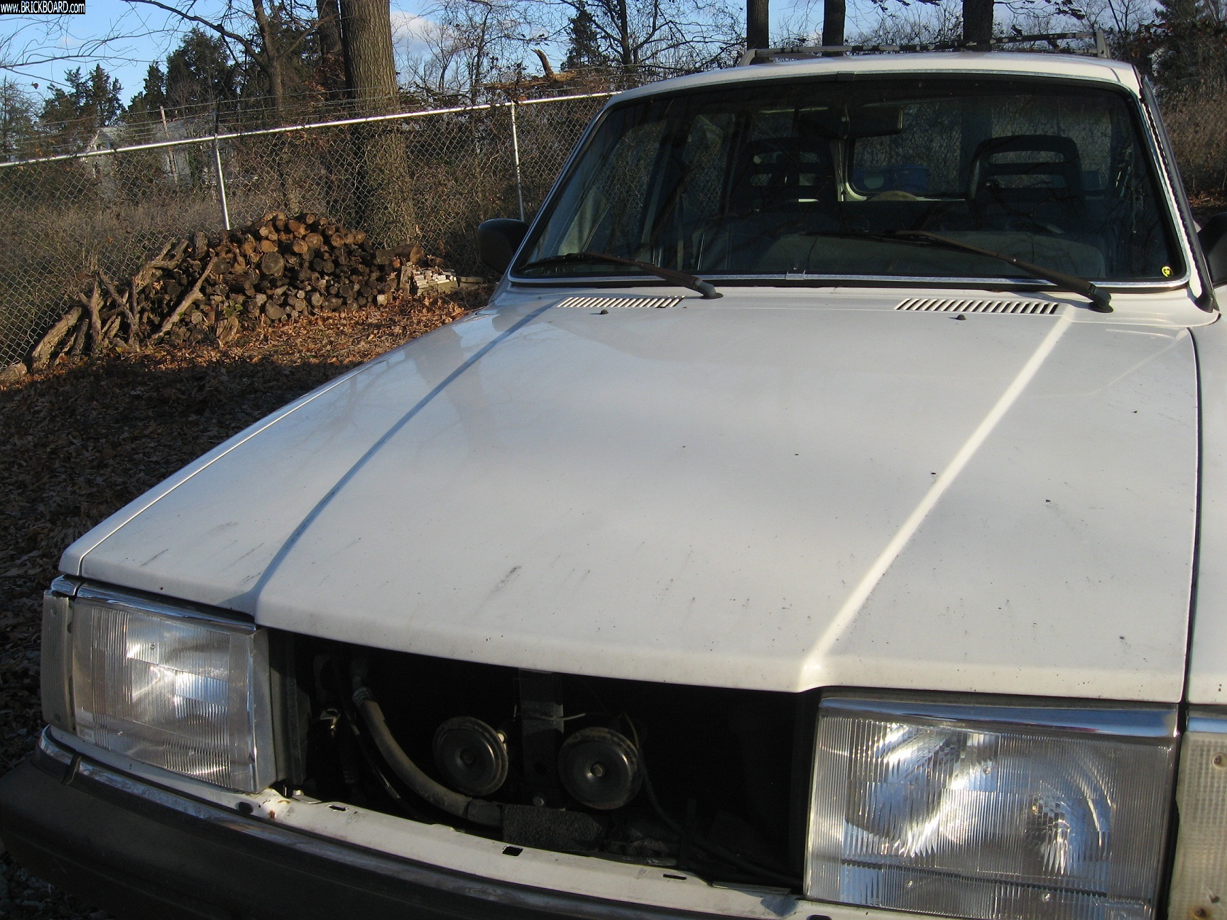 Volvo  -- 1987 Volvo 240 240DL missing grille