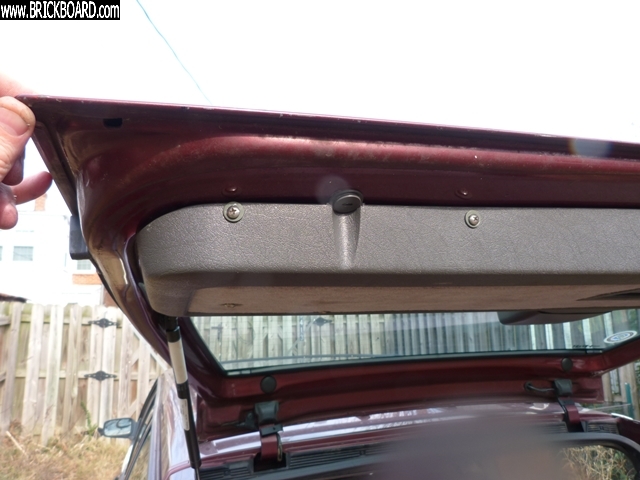Volvo 900 -- 945 tailgate screw