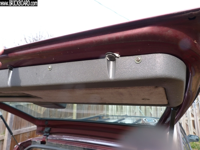 Volvo 900 -- 945 tailgate screw