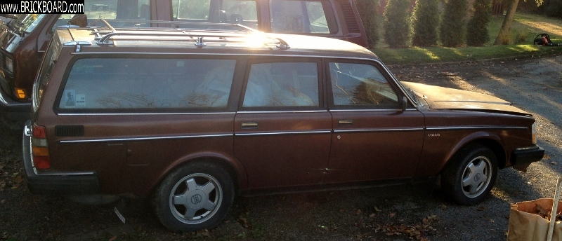 Volvo 200 -- Slightly Dead 1985 volvo in great condition