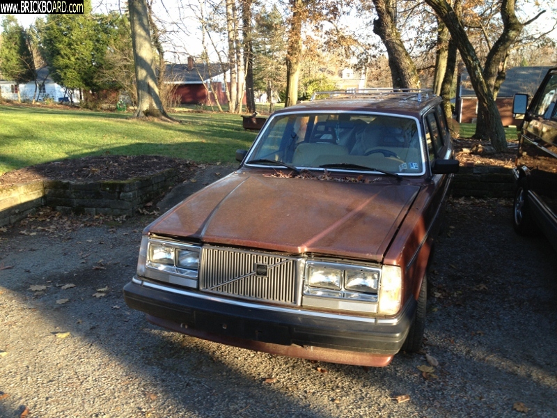 Volvo 200 -- Slightly Dead 1985 volvo in great condition