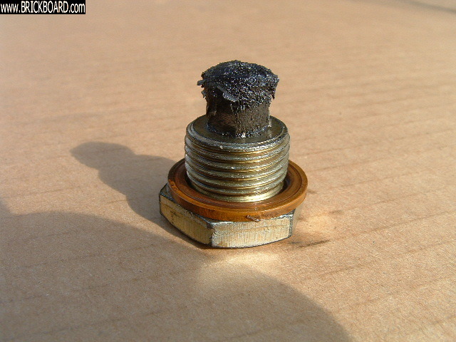 Volvo 200 -- Magnetic oil drain plug