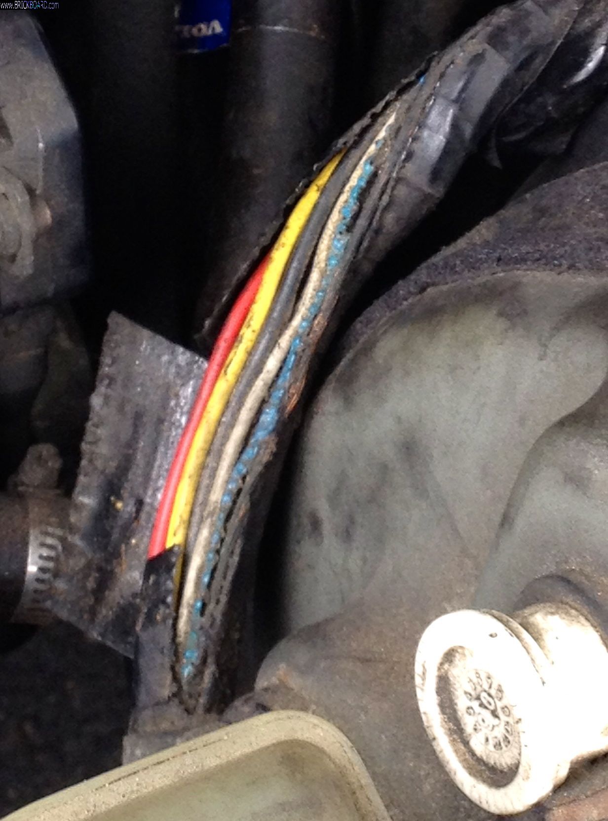 Volvo 200 -- Worn '91 240 wire harness