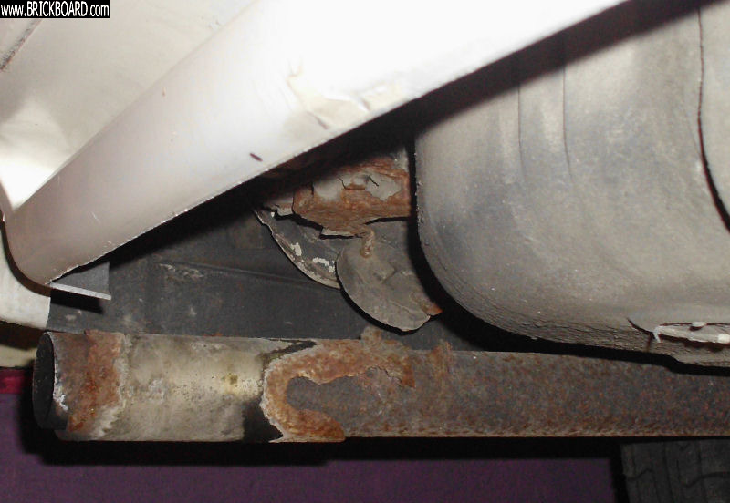 Volvo 850 -- Detail photo of my wonky tailpipe