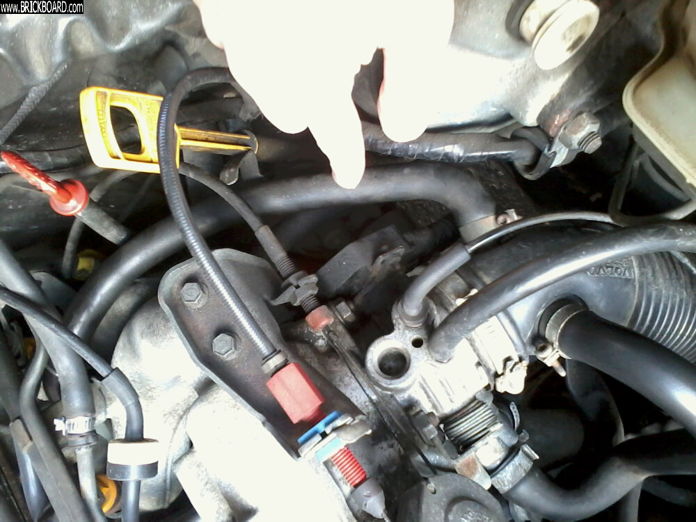 Volvo 200 -- Volvo hose- what is this and what is it connecting?