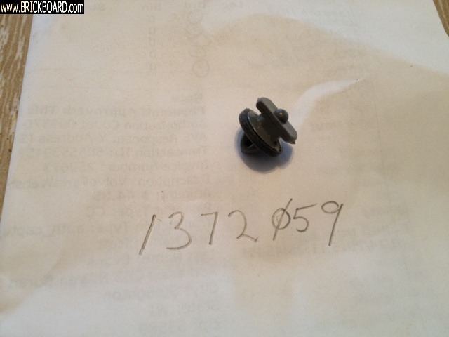 Volvo 200 -- 240 Side Trim Clip 1372059