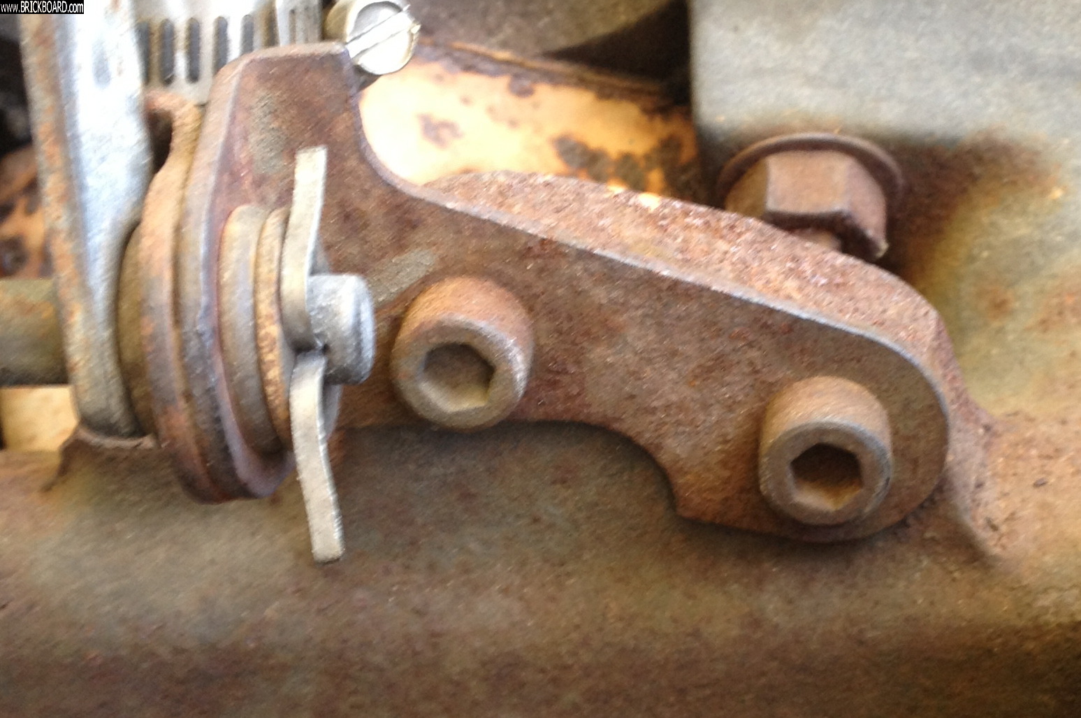 Volvo 120-130 -- throttle bracket