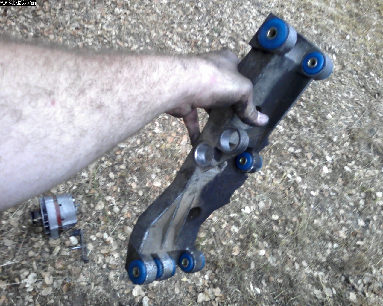 Volvo 700 -- 90 740 turbo's AC and Alternator bushing/mounthing bracket