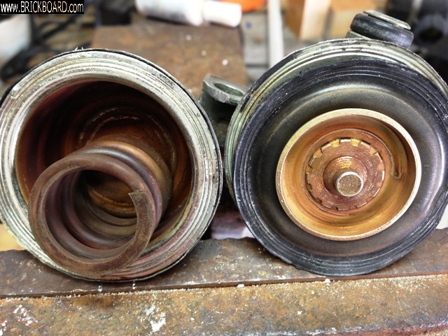 Volvo 700 -- Fuel Pressure Regulator