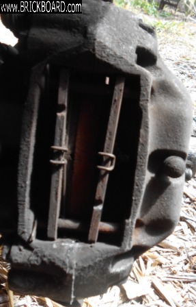 Volvo 140-160 -- 142E crooked pads