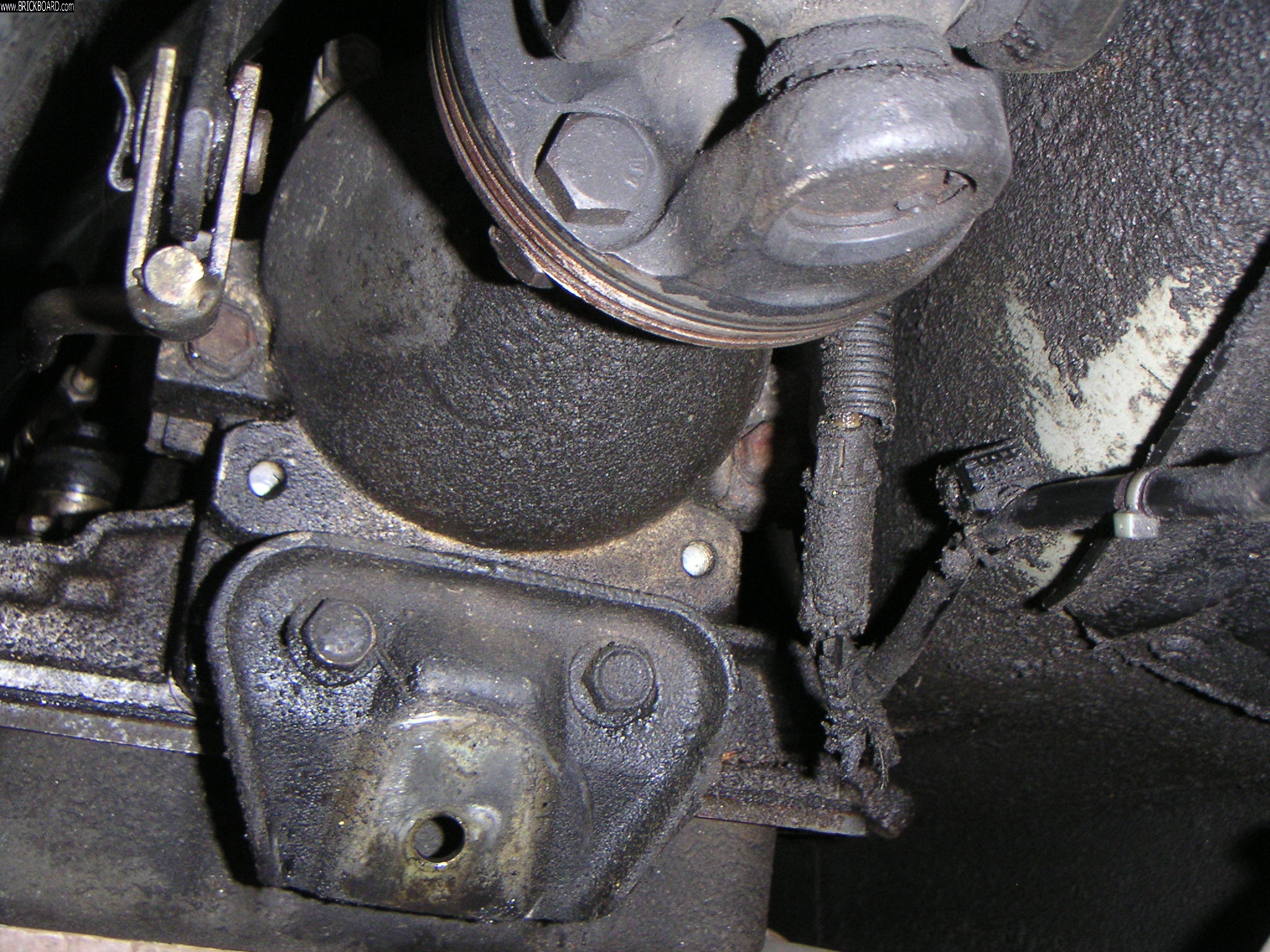 Volvo 200 -- "92 240 Wagon, transmission mount