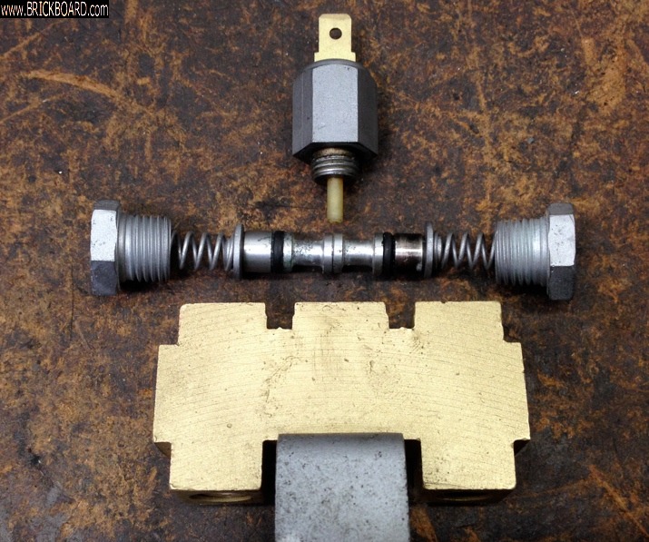 Volvo 120-130 -- splitter/switch apart