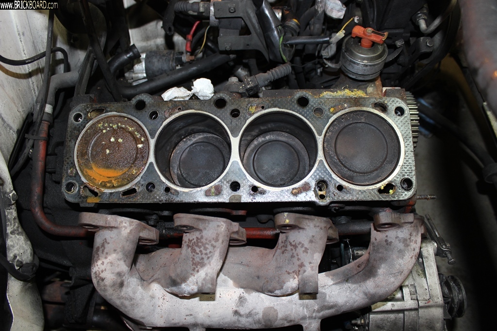 Volvo 200 -- 1993 240 Head Gasket Replacement