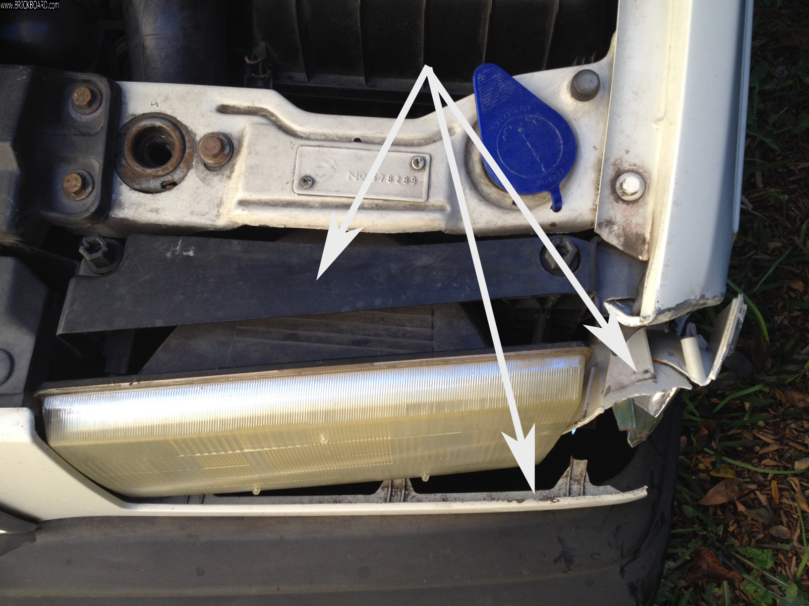 Volvo 900 -- Driver's side headlamp assembly needed