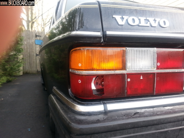 Volvo 200 -- DRIVERS SIDE TAILLIGHT