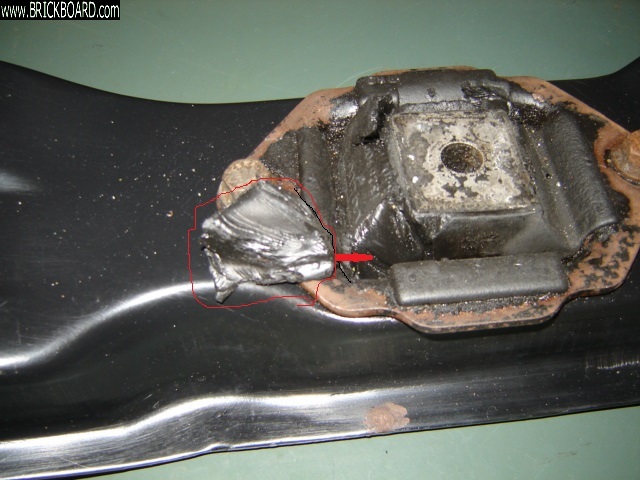 Volvo 900 -- Volvo 940 transmission mount