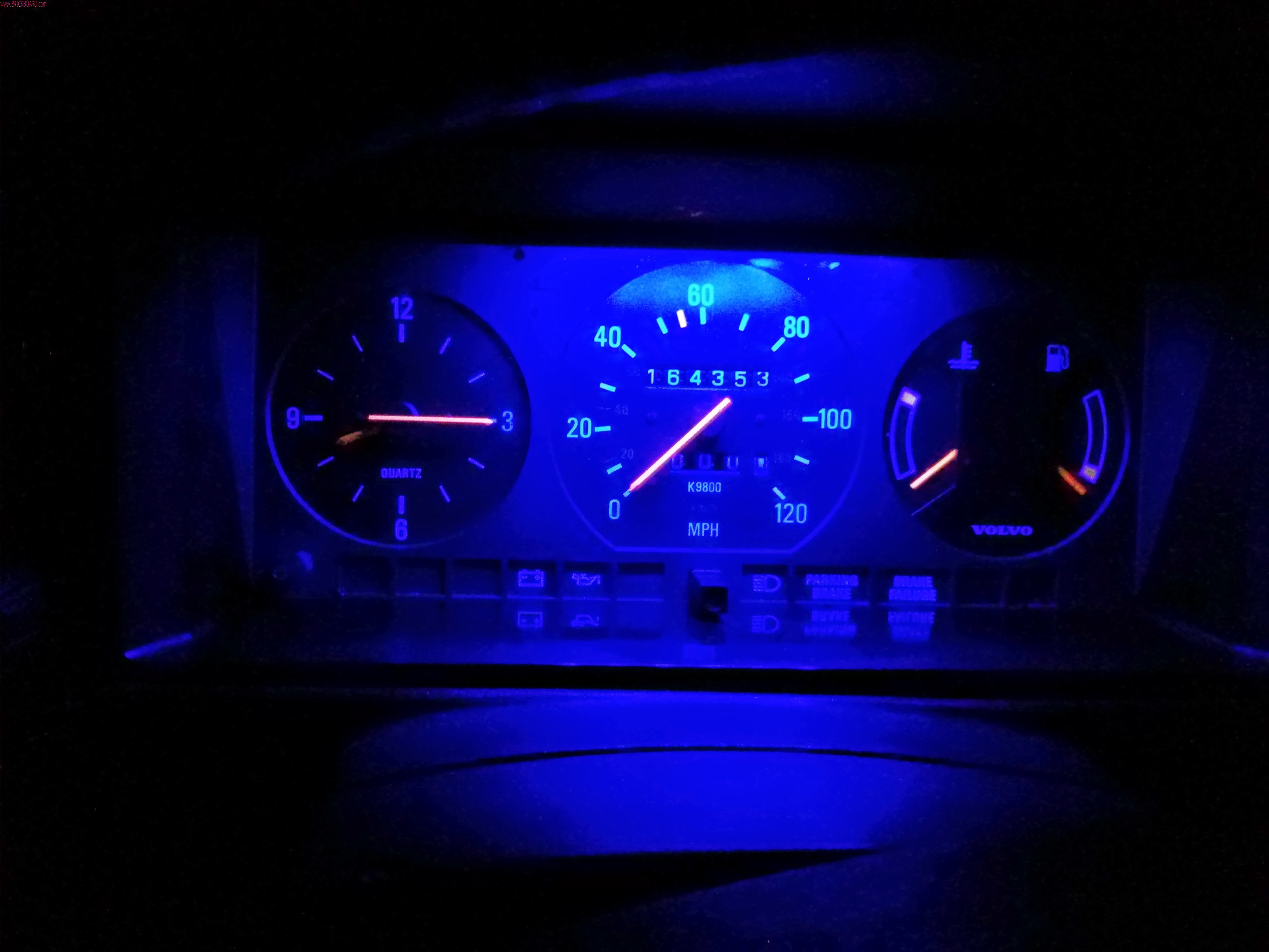 Volvo 200 -- Blue LED lights in 245 instrument cluster