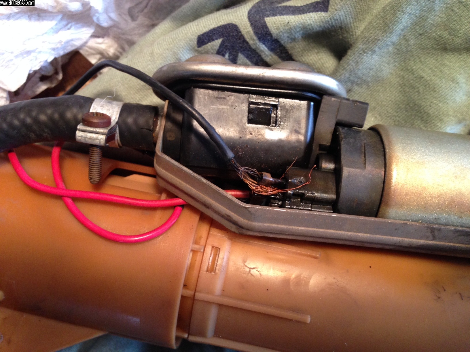 Volvo 900 -- Fuel pump melted connector
