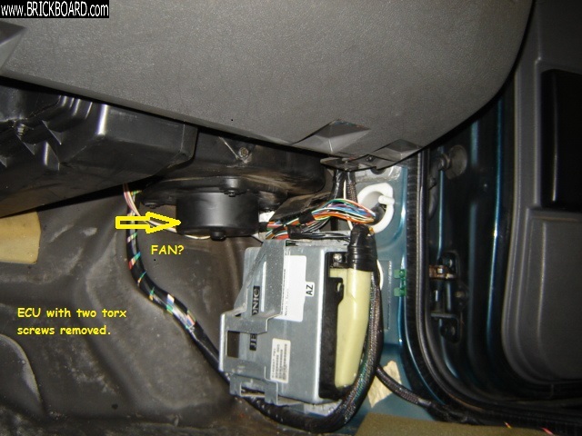 Volvo 900 -- Volvo 940 ECU side vent panel