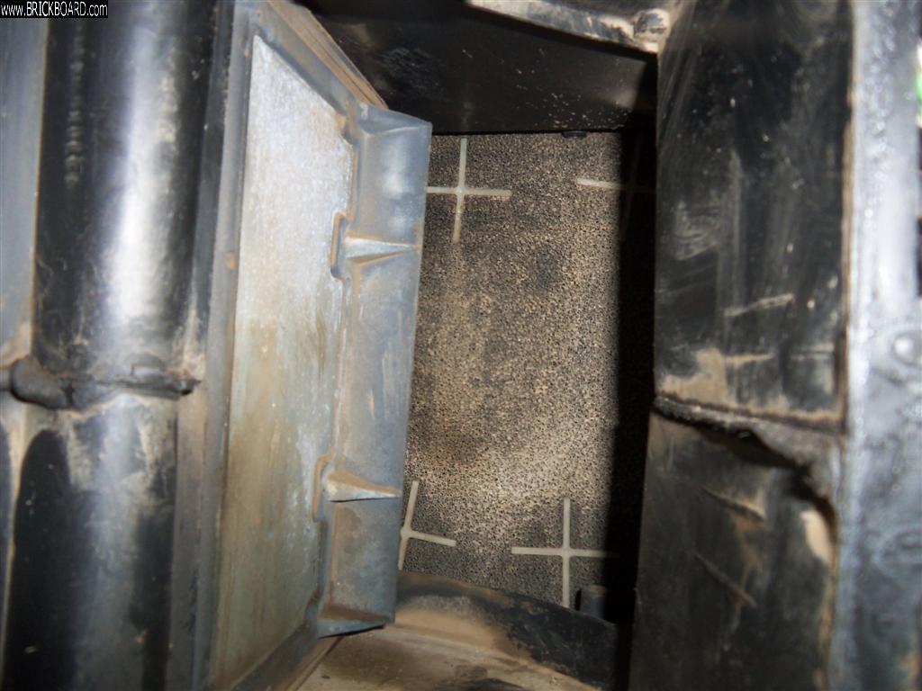 Volvo 700 -- Volvo 740T - apparently has a cabin air filter??