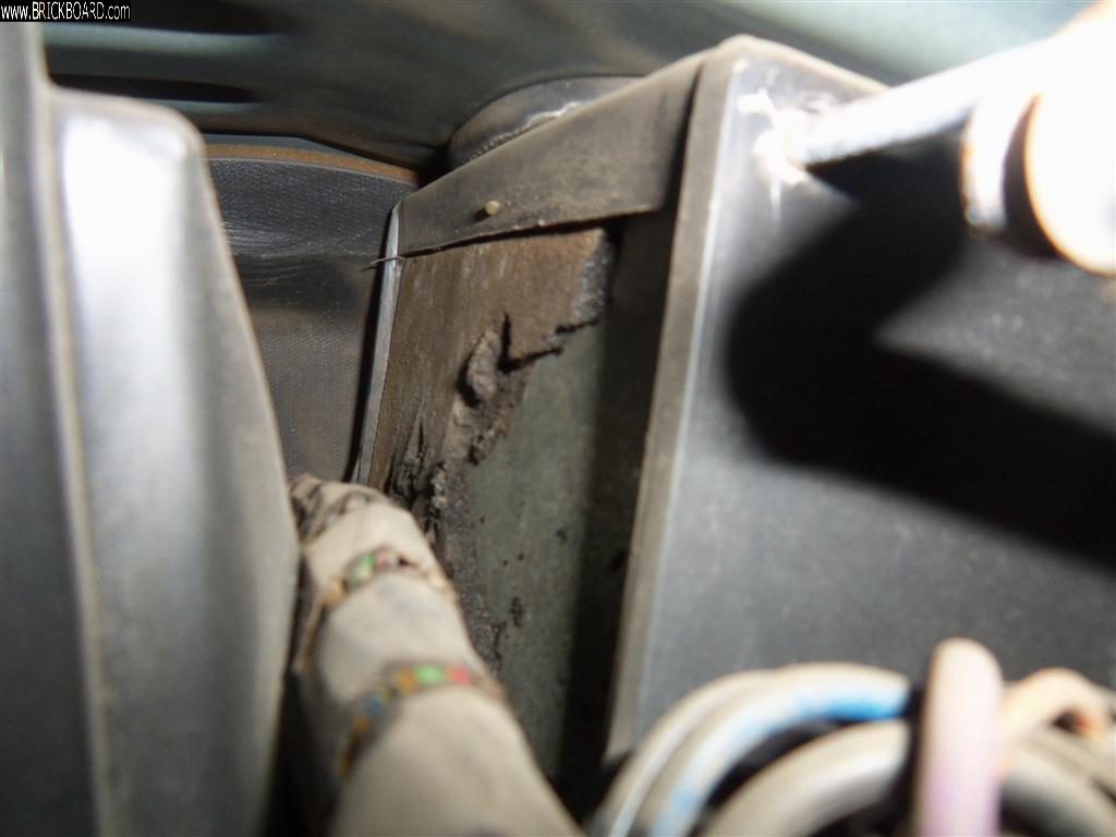 Volvo 700 -- 740 turbo airbox flap with partially missing foam