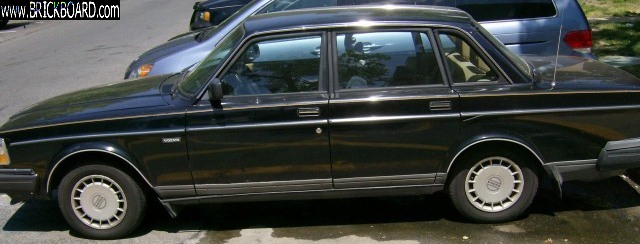 Volvo  -- Mina Left Side View