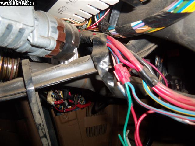 Volvo 700 -- Mystery relay wiring in a 740T