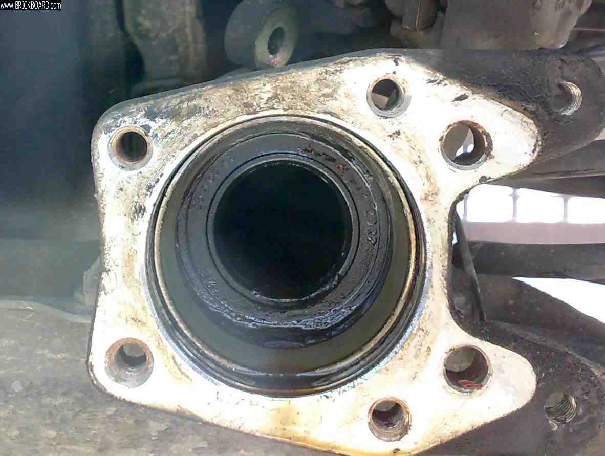 Volvo 900 -- Bearing race