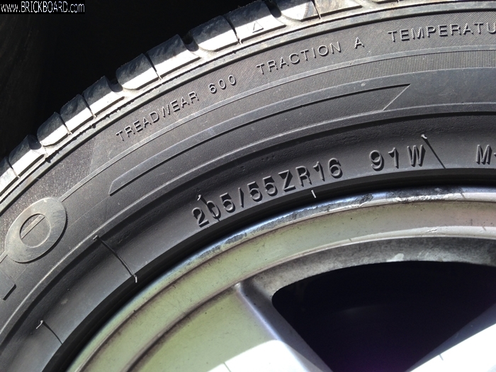 Volvo 200 -- tire detail