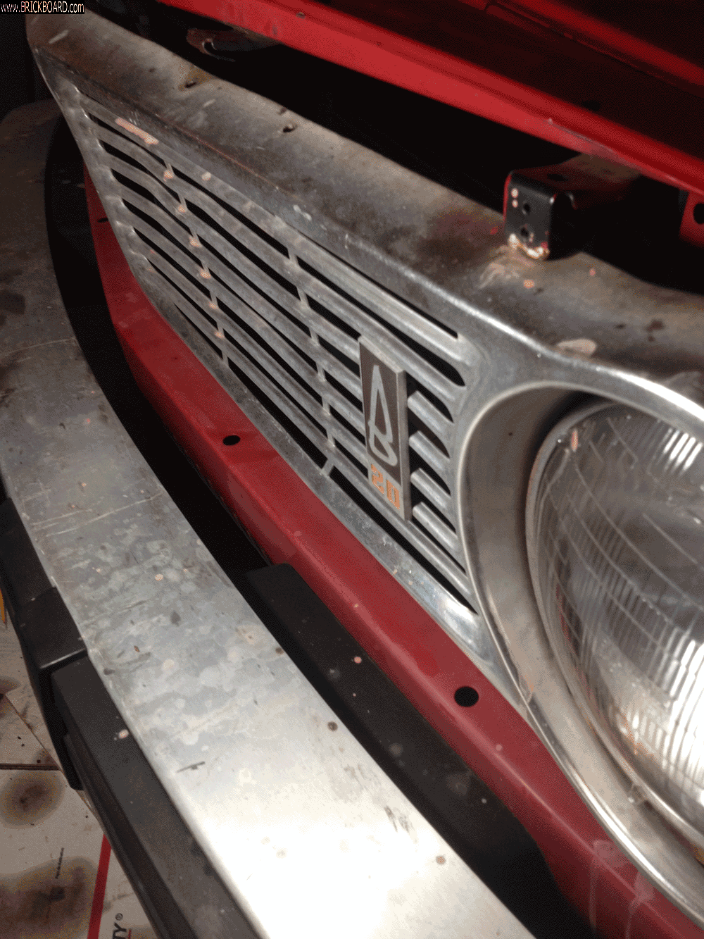 Volvo 140-160 -- 142 grille issue