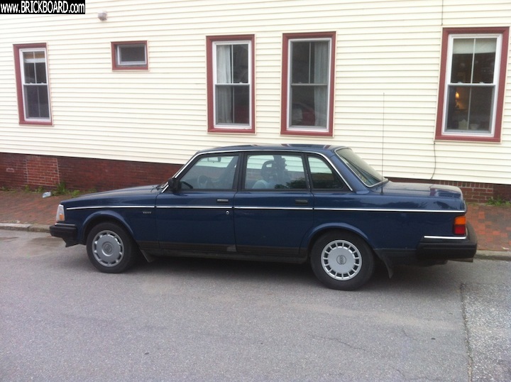 Volvo  -- 1990 240 DL