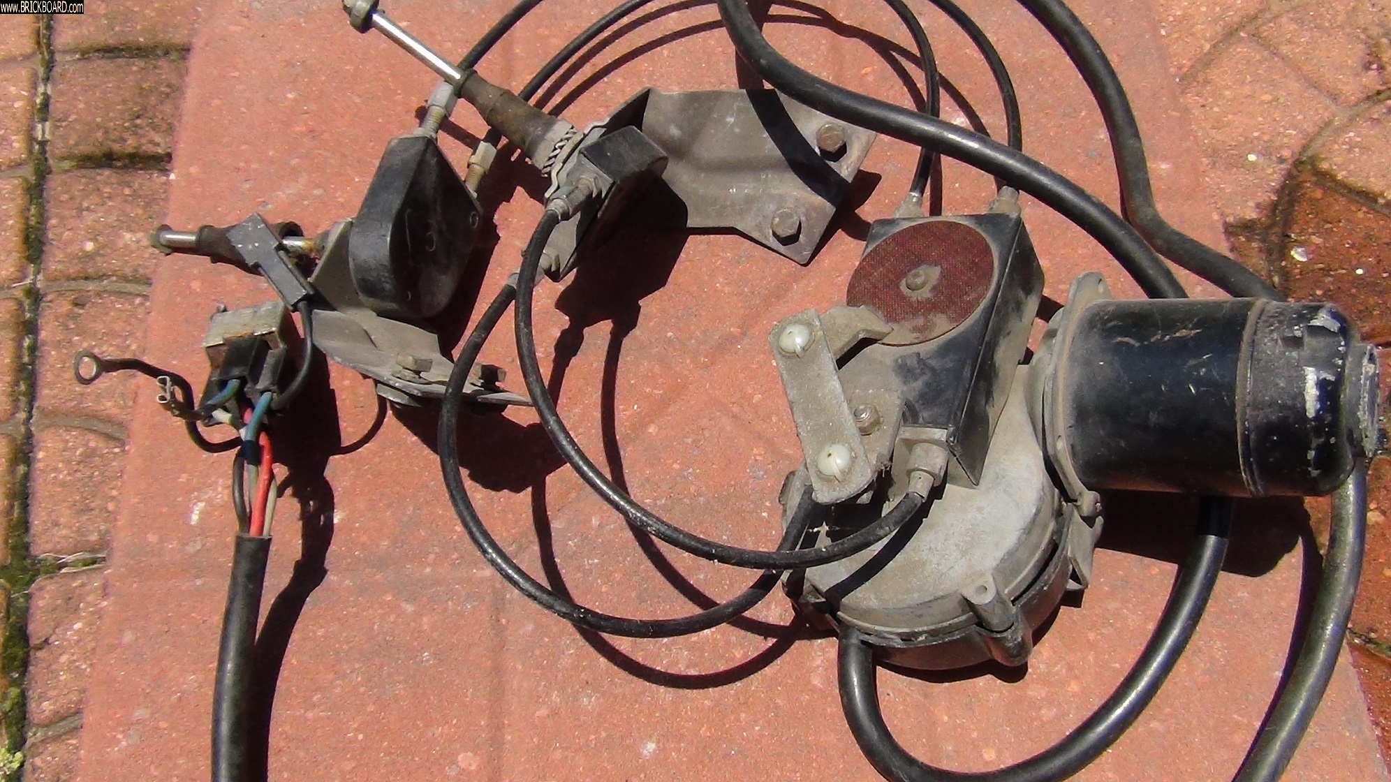 Volvo 200 -- early Volvo 240 headlight wiper motor assy, Elektrolux 