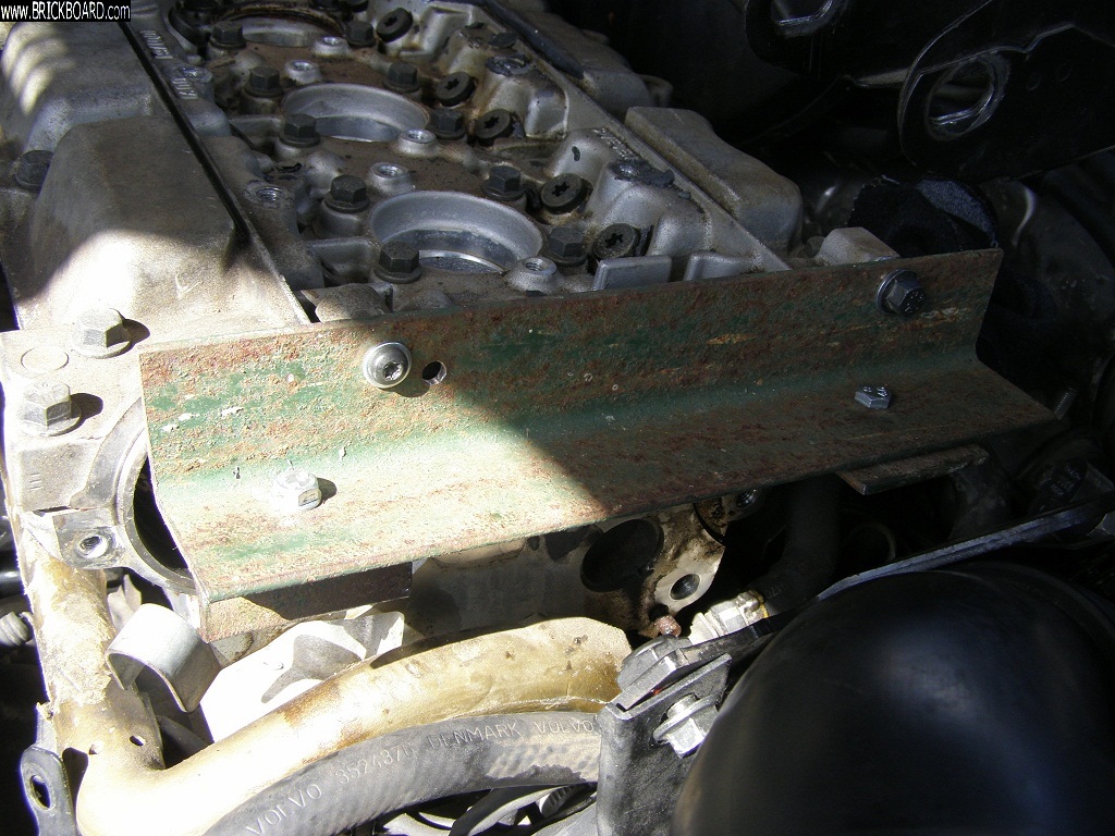 Volvo  -- Cam shaft locking tool?