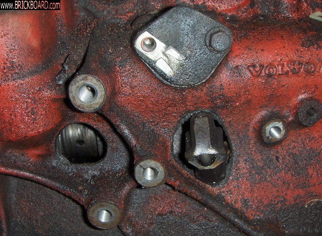Volvo 200 -- Rod through block, both sides (pic 1/2)